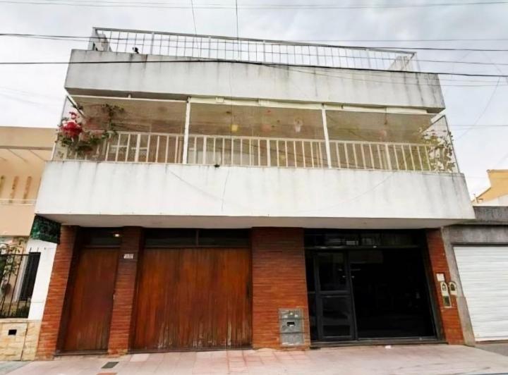 Casa · 260m² · 5 Ambientes · 1 Cochera