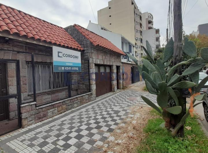 Casa · 219m² · 8 Ambientes