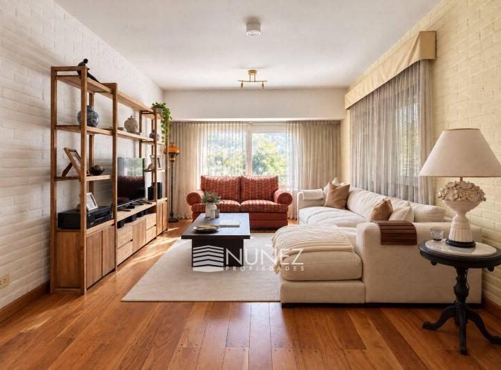 Casa · 257m² · 5 Ambientes · 4 Cocheras