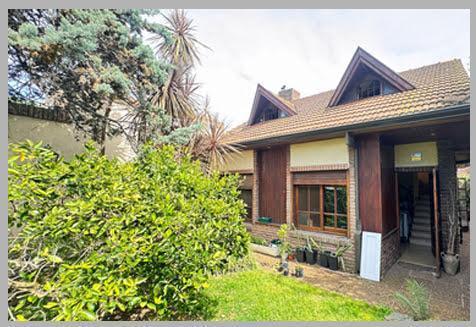 Casa · 240m² · 5 Ambientes