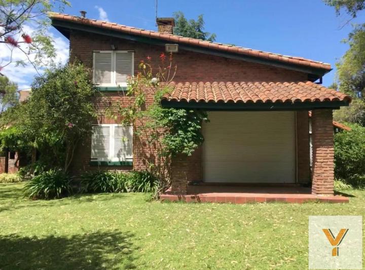 Casa · 150m² · 5 Ambientes · 2 Cocheras