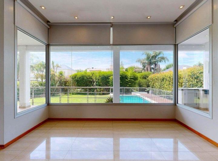 Casa · 215m² · 5 Ambientes · 4 Cocheras