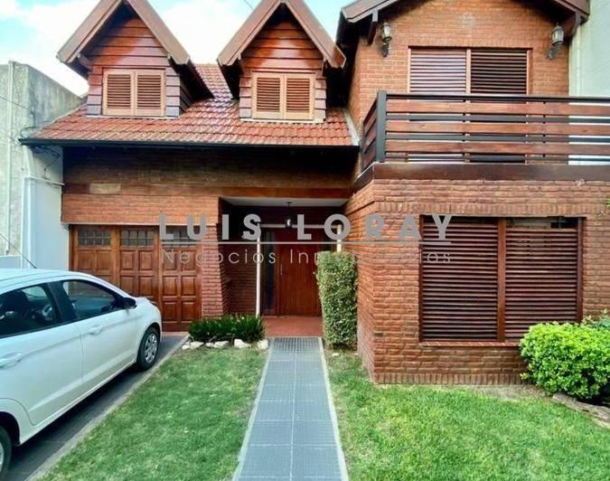 Casa · 160m² · 6 Ambientes · 1 Cochera