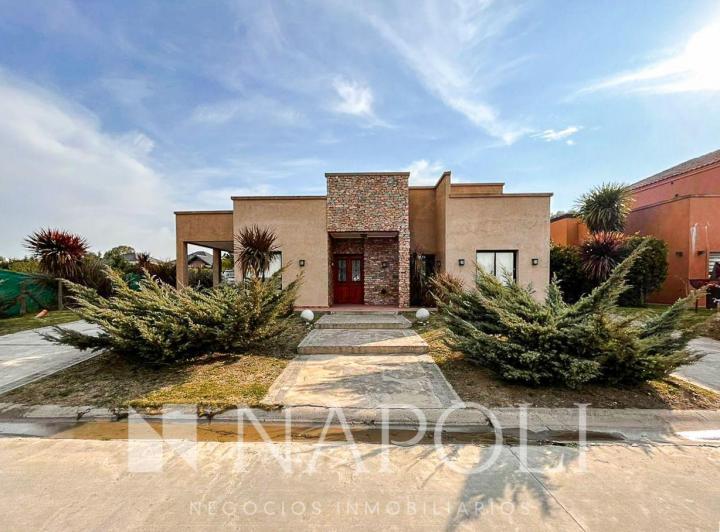 Casa · 160m² · 5 Ambientes · 2 Cocheras