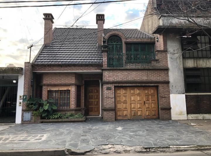 Casa · 1m² · 7 Ambientes · 1 Cochera