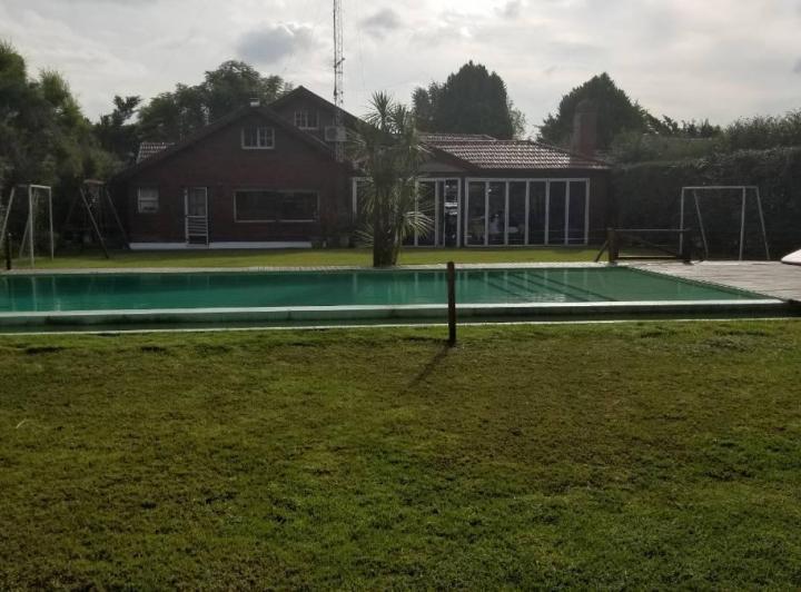 Casa · 350m² · 5 Ambientes · 3 Cocheras