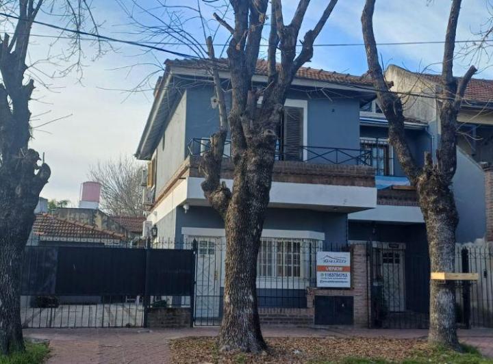 Casa · 85m² · 5 Ambientes · 2 Cocheras