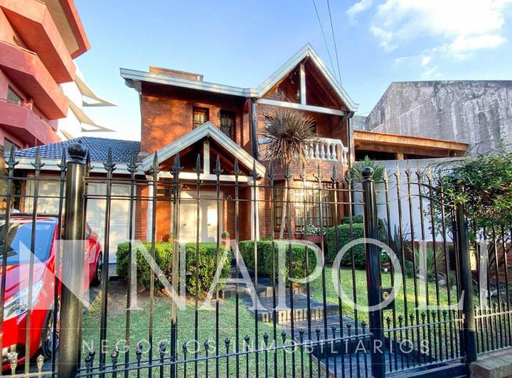 Casa · 180m² · 6 Ambientes · 1 Cochera