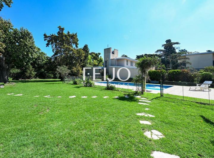 Casa · 341m² · 7 Ambientes · 3 Cocheras