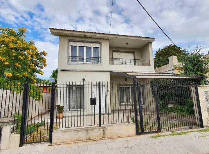 Casa · 178m² · 5 Ambientes · 1 Cochera