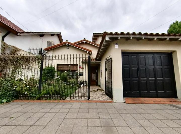 Casa · 215m² · 5 Ambientes · 1 Cochera