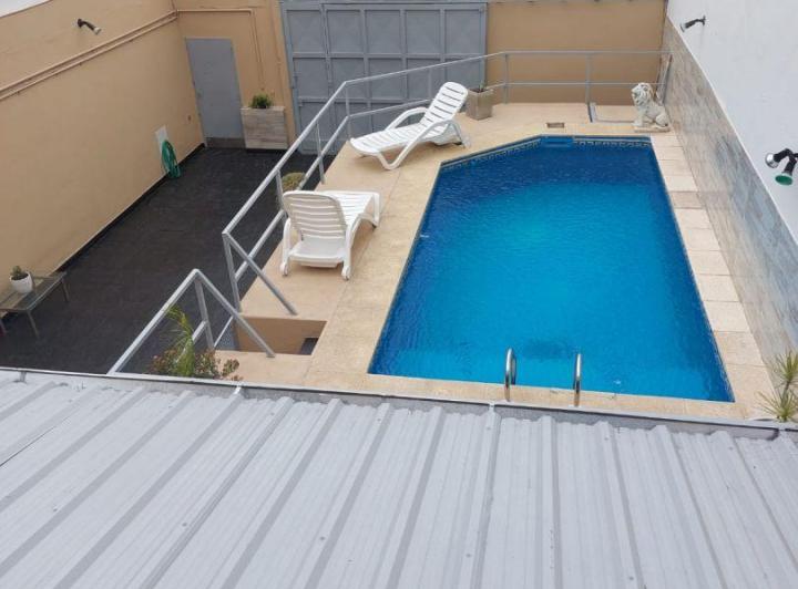 Casa · 205m² · 6 Ambientes · 3 Cocheras