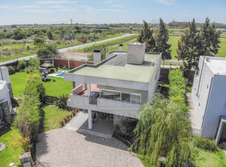 Casa · 340m² · 5 Ambientes · 2 Cocheras