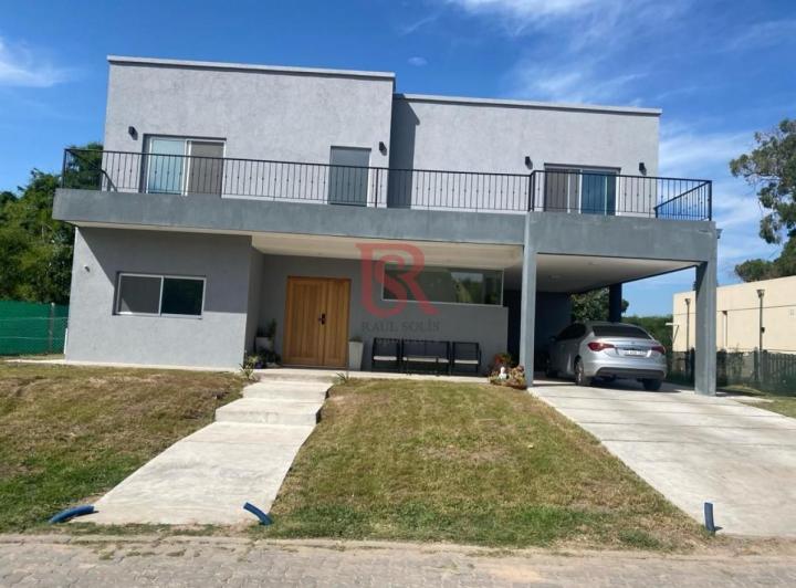 Casa · 255m² · 7 Ambientes · 2 Cocheras