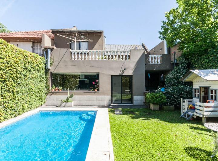 Casa · 226m² · 7 Ambientes · 1 Cochera