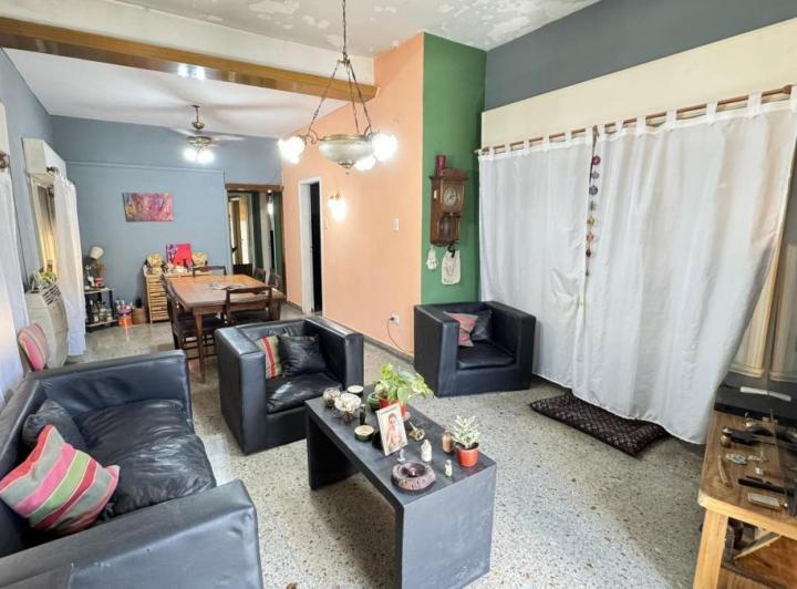 Casa · 196m² · 6 Ambientes · 1 Cochera