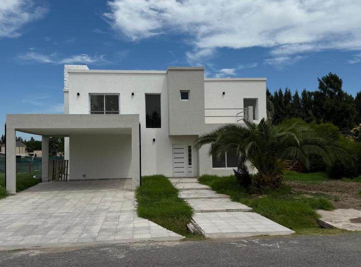 Casa · 300m² · 7 Ambientes · 1 Cochera