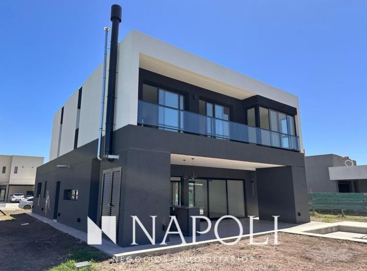 Casa · 185m² · 5 Ambientes · 2 Cocheras