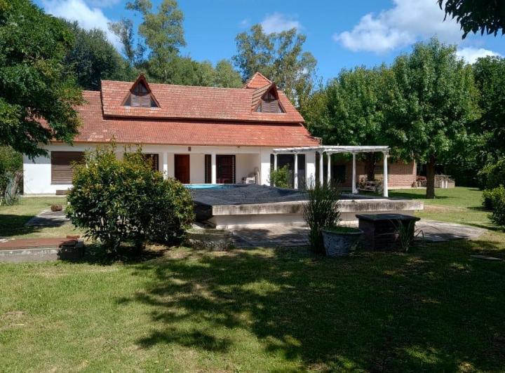 Casa · 243m² · 5 Ambientes · 1 Cochera