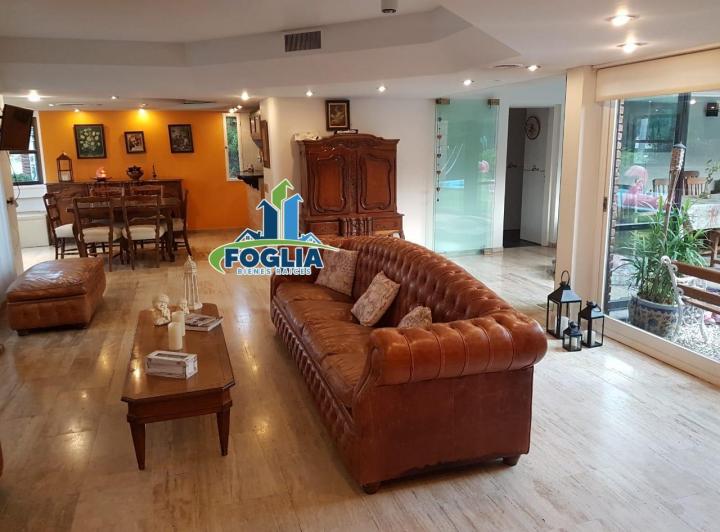 Casa · 306m² · 6 Ambientes · 2 Cocheras