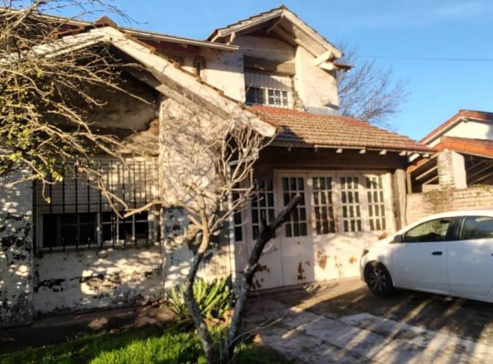 Casa · 200m² · 5 Ambientes · 2 Cocheras