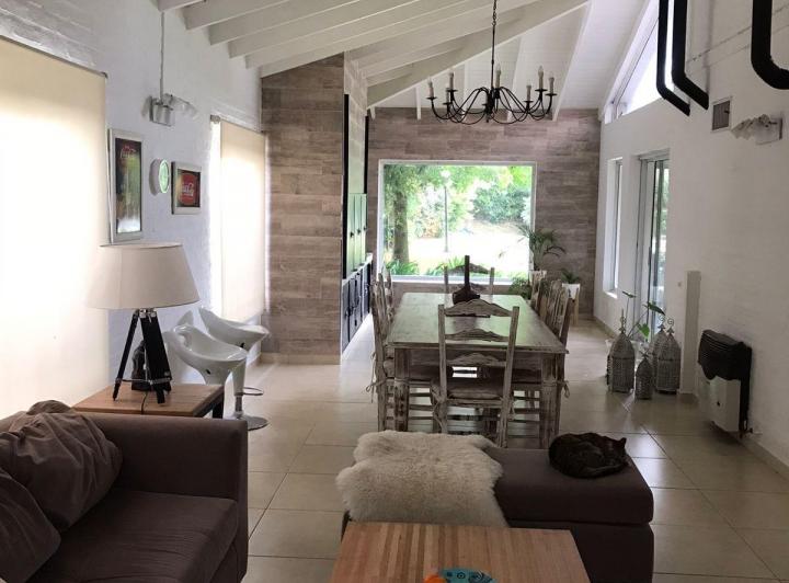 Casa · 340m² · 6 Ambientes · 2 Cocheras