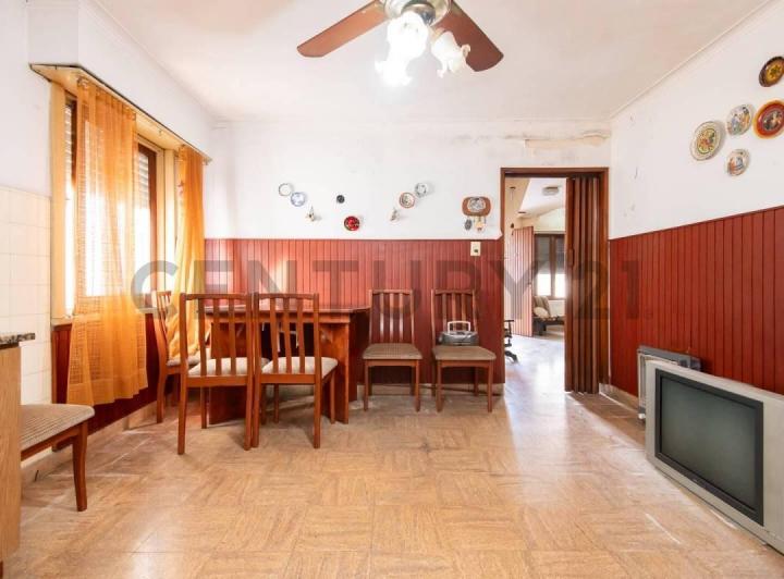 Casa · 129m² · 4 Dormitorios · 1 Cochera