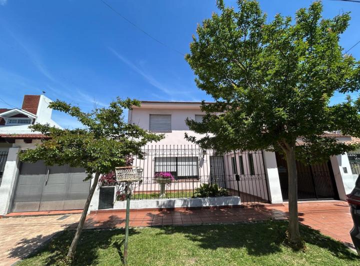 Casa · 110m² · 5 Ambientes · 2 Cocheras