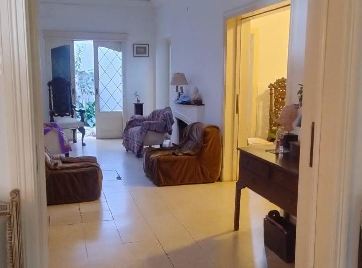Casa · 226m² · 8 Ambientes · 1 Cochera