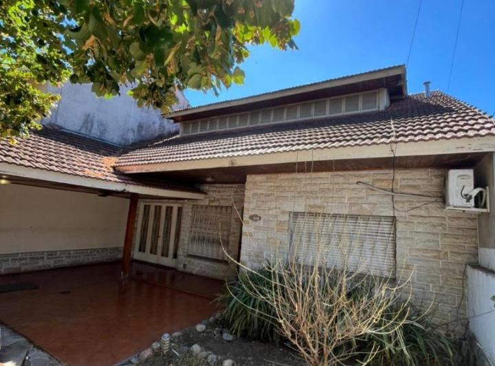 Casa · 182m² · 5 Ambientes · 1 Cochera