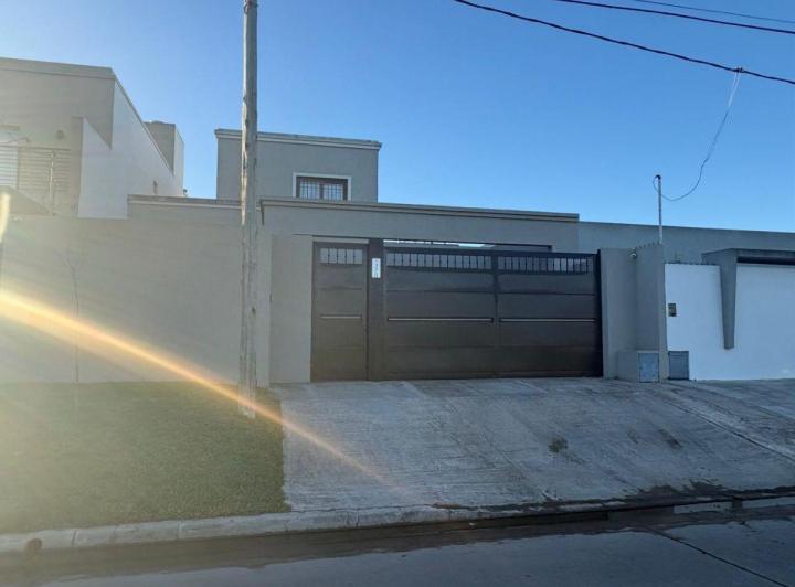 Casa · 184m² · 6 Ambientes · 1 Cochera