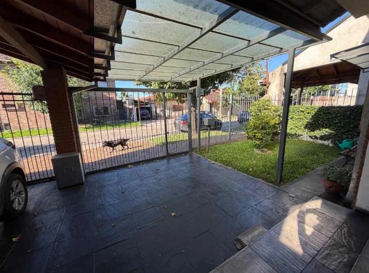 Casa · 130m² · 6 Ambientes · 2 Cocheras