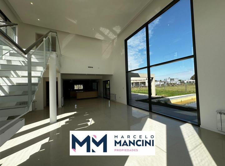 Casa · 280m² · 6 Ambientes · 2 Cocheras