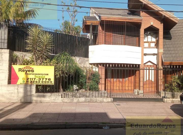 Casa · 300m² · 5 Ambientes · 4 Cocheras