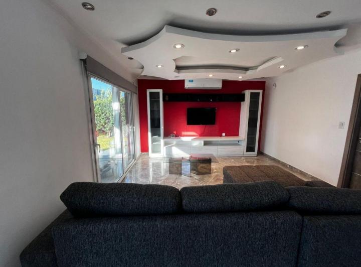 Casa · 230m² · 5 Ambientes · 2 Cocheras