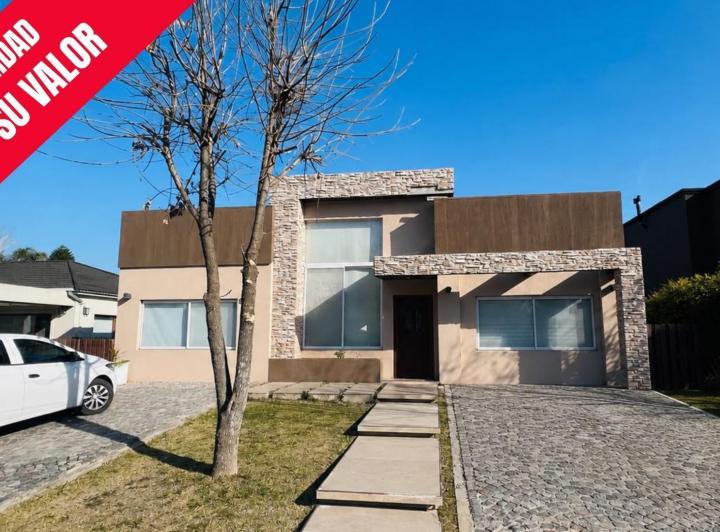 Casa · 251m² · 6 Ambientes · 2 Cocheras