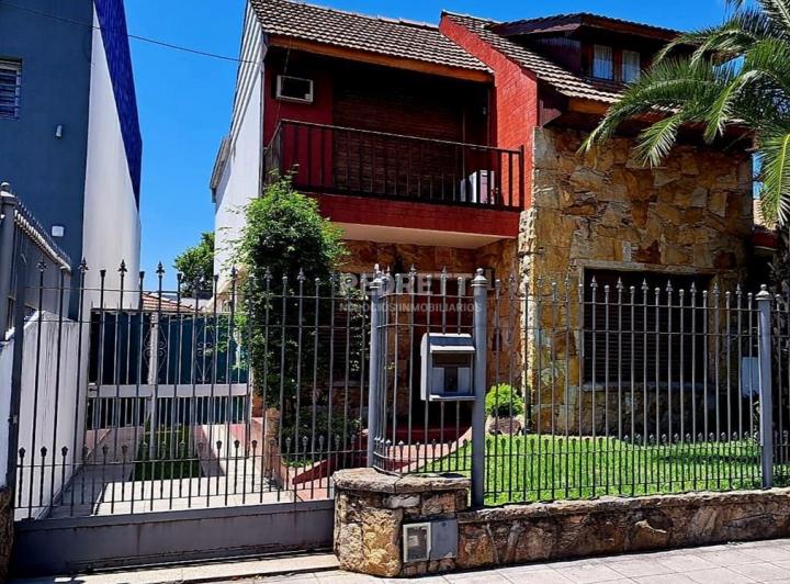 Casa · 210m² · 5 Ambientes · 5 Cocheras