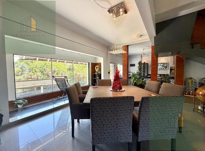 Casa · 290m² · 5 Ambientes · 3 Cocheras