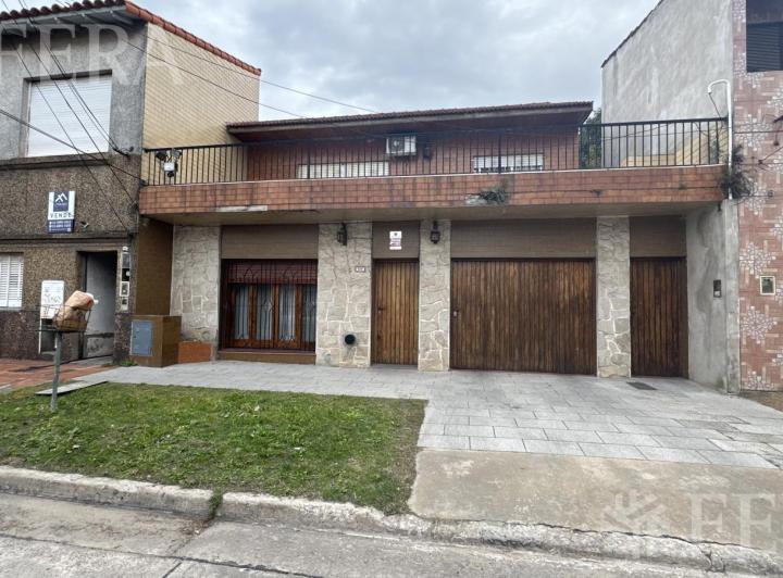Casa · 163m² · 5 Ambientes · 1 Cochera