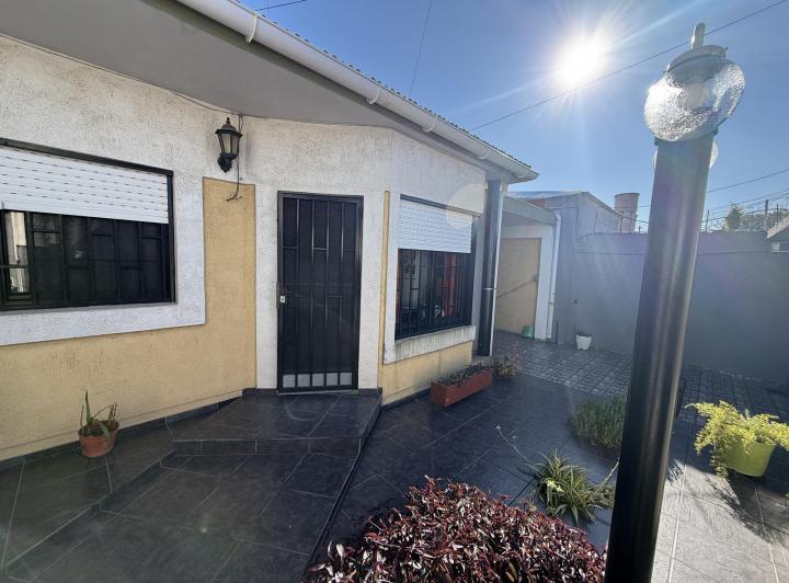 Casa · 194m² · 5 Ambientes · 3 Cocheras