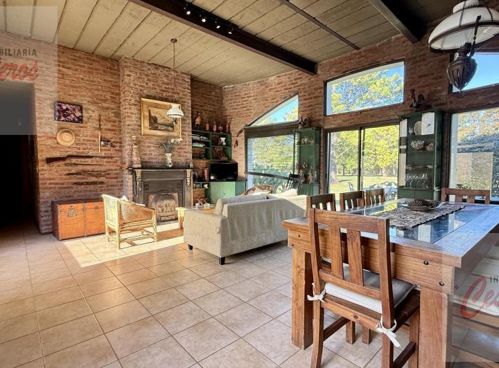 Casa · 279m² · 5 Ambientes · 2 Cocheras