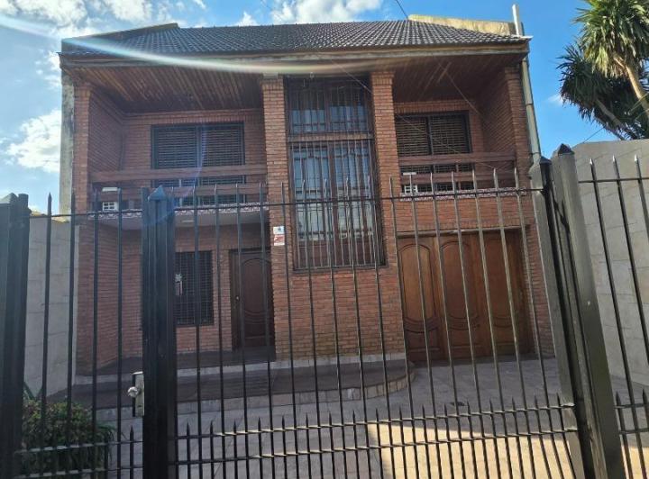 Casa · 340m² · 5 Ambientes · 4 Cocheras
