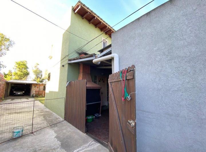 Casa · 230m² · 6 Ambientes · 2 Cocheras