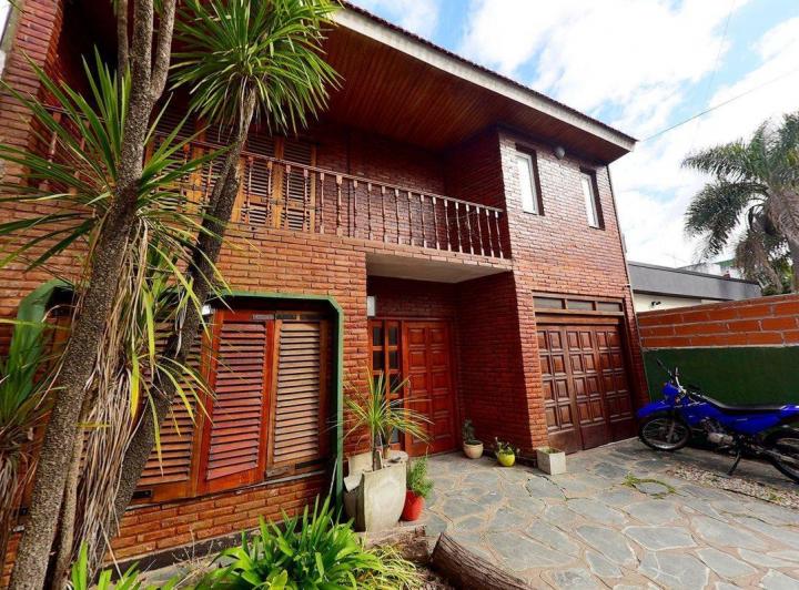 Casa · 320m² · 7 Ambientes · 2 Cocheras