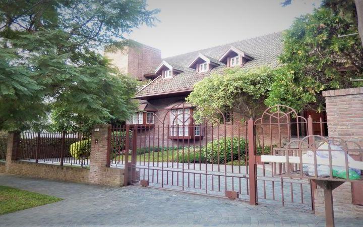 Casa · 600m² · 6 Ambientes · 4 Cocheras