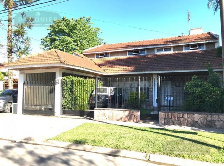 Casa · 270m² · 5 Dormitorios · 1 Cochera