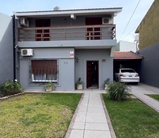 Casa · 336m² · 7 Ambientes · 4 Cocheras