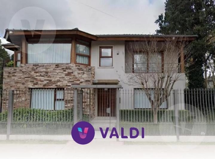 Casa · 280m² · 5 Ambientes · 2 Cocheras