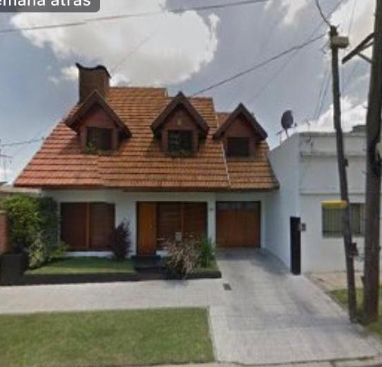 Casa · 190m² · 4 Ambientes · 2 Cocheras