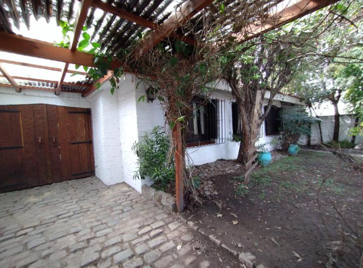 Casa · 300m² · 6 Ambientes · 2 Cocheras